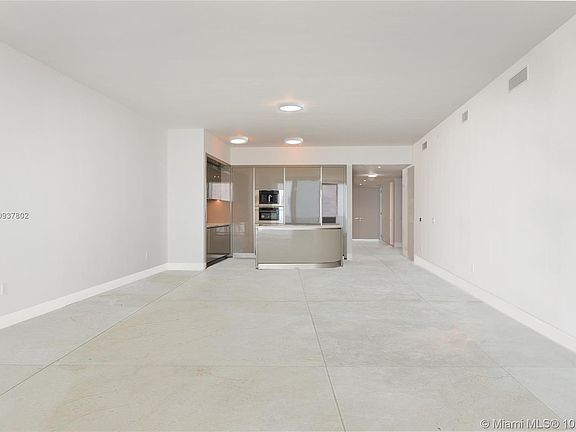 4th image of 18975 Collins Ave #402