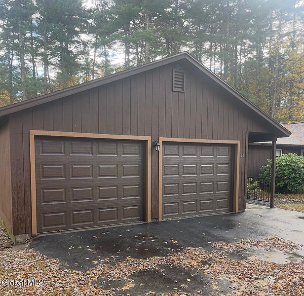 3rd image of 60 Snowberry Road