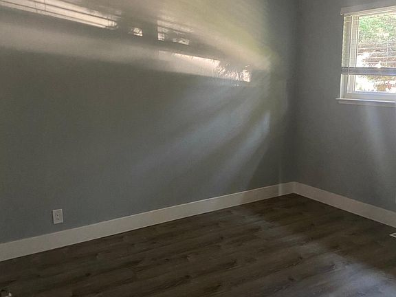 4th image of 2190 El Capitan Ave
