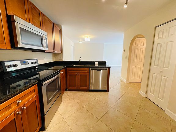 4th image of 10101 W Sunrise Blvd APT 204