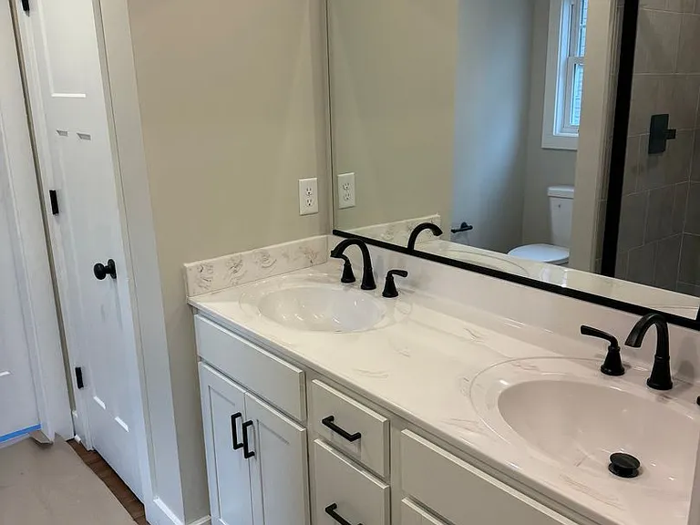 325 Yorktown Dr — Photo 9