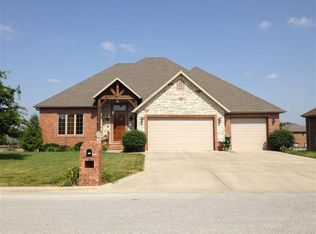 704 Cascades Dr, Nixa, MO 65714
