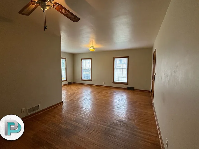 221 2nd St NE #2 — Photo 6