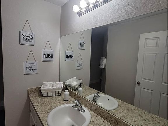 3rd image of 270 Pheasant Dr