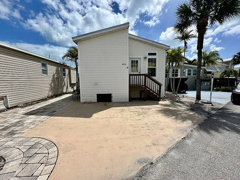 619 Nettles Blvd #ID1537518P — Photo 6