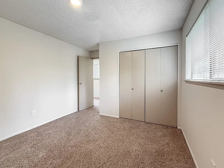 Avalon Court Apartments — Photo 12