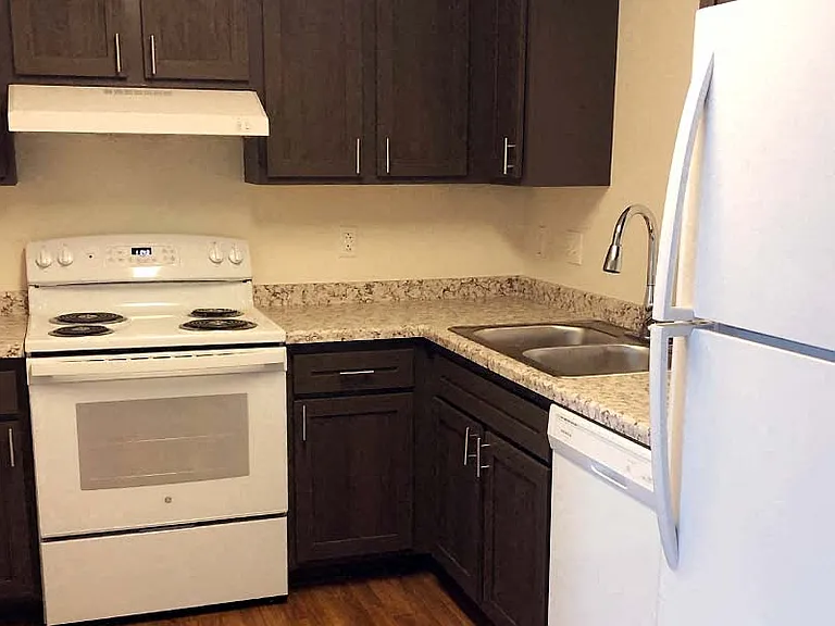 SUNDANCE NEWTON APARTMENTS — Photo 3