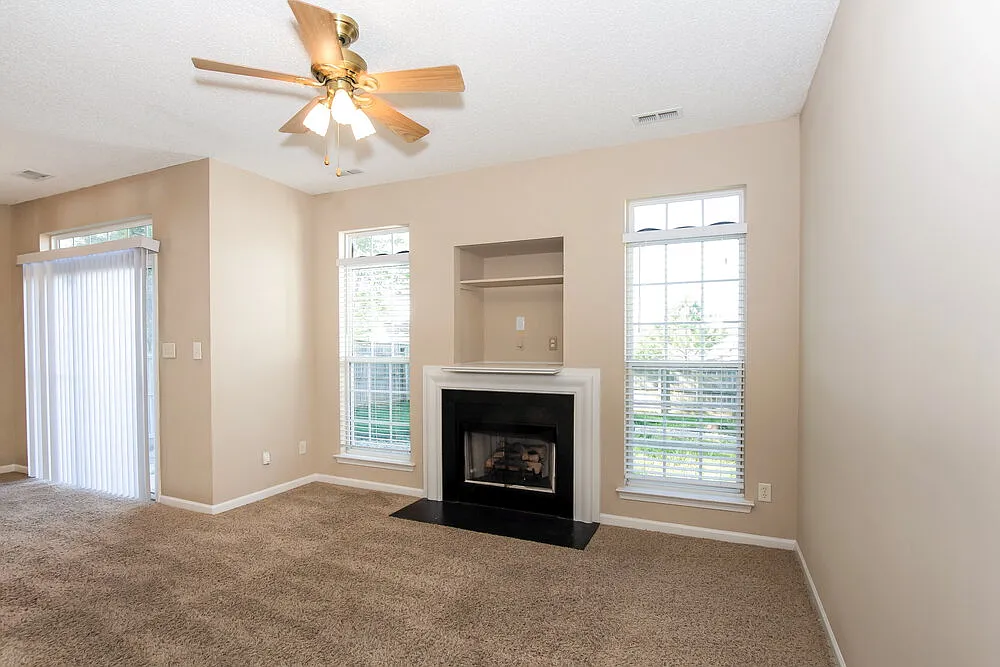 3 bed, 2.5 bath, 1248 sqft, $2,610 — Photo 2