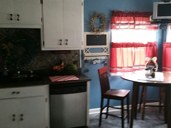 Eat in kitchen