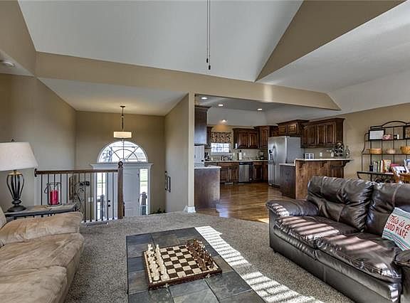 5th image of 800 Hickory Dr