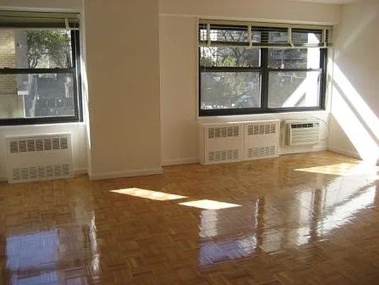 Rented by Realty Operations Group | media 4