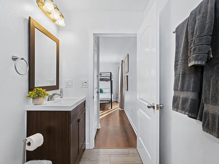 122 N Rowan Ave — Photo 16