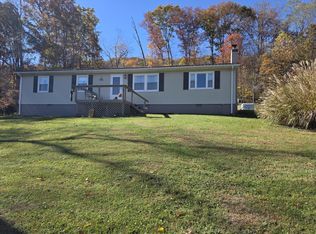138 Circle Ave, Rainelle, WV 25962