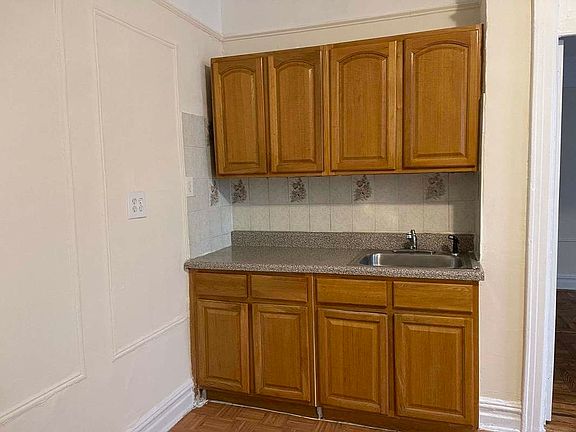 4th image of 39-29 58th St #B5