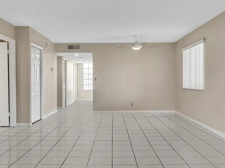 16252 Laurel Dr #201 — Photo 18