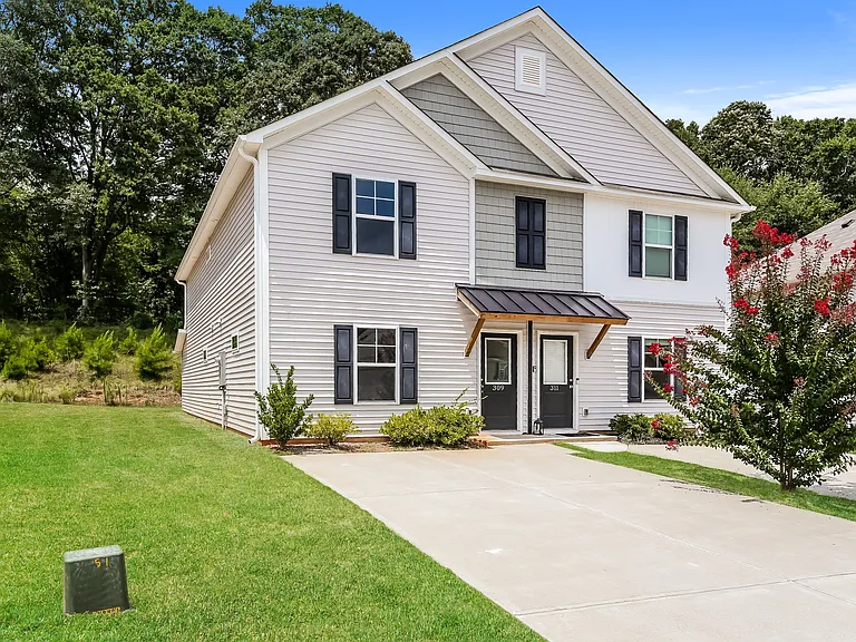 309 Noble Ln — Photo 2