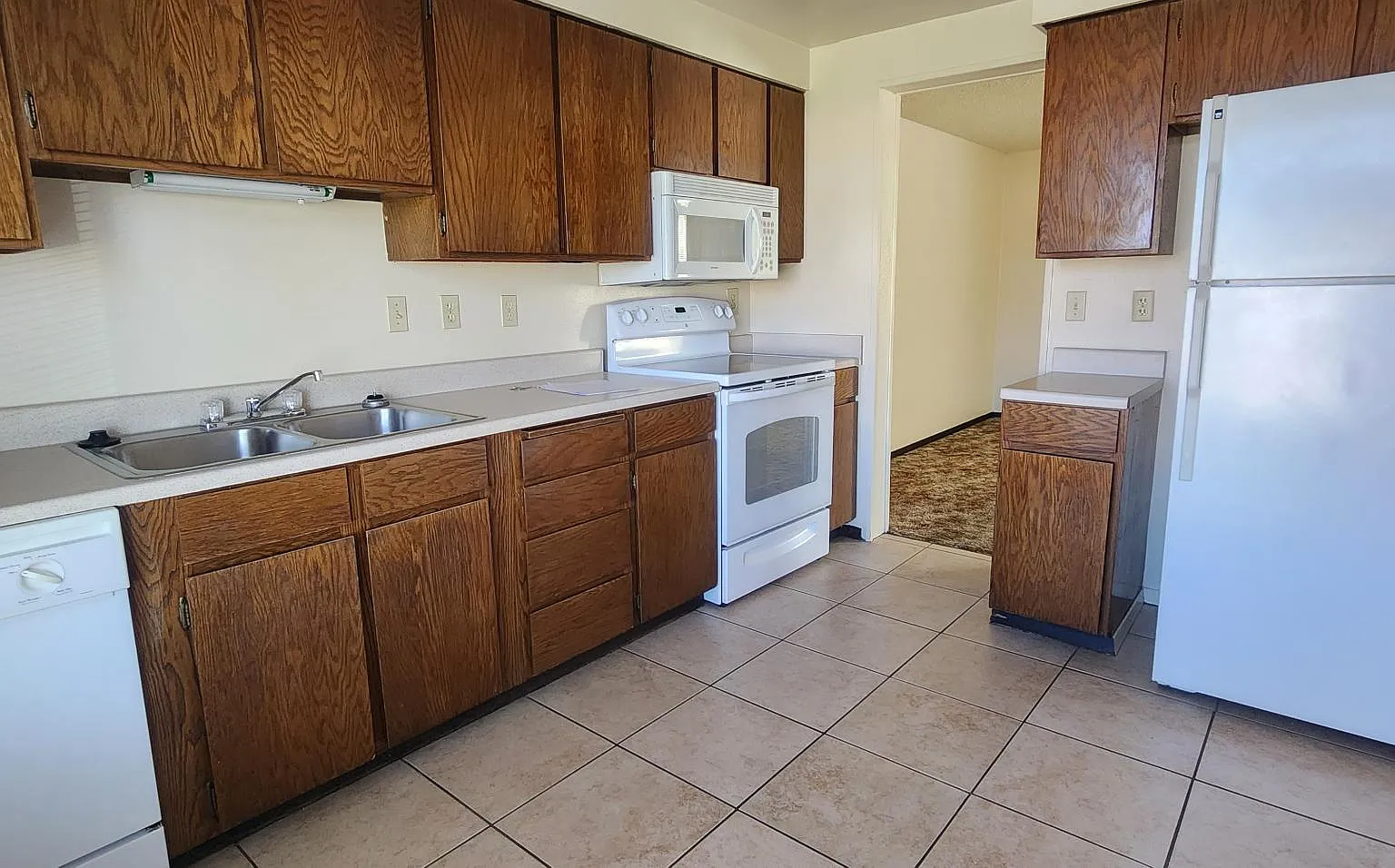 3 bed, 1.5 bath, 1200 sqft, $900 — Photo 2