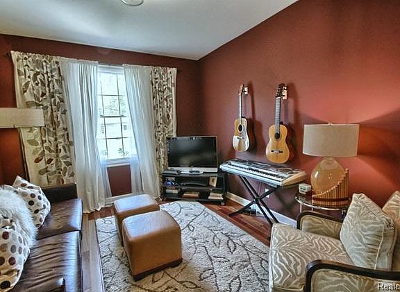 3rd image of 8899 Corinne St
