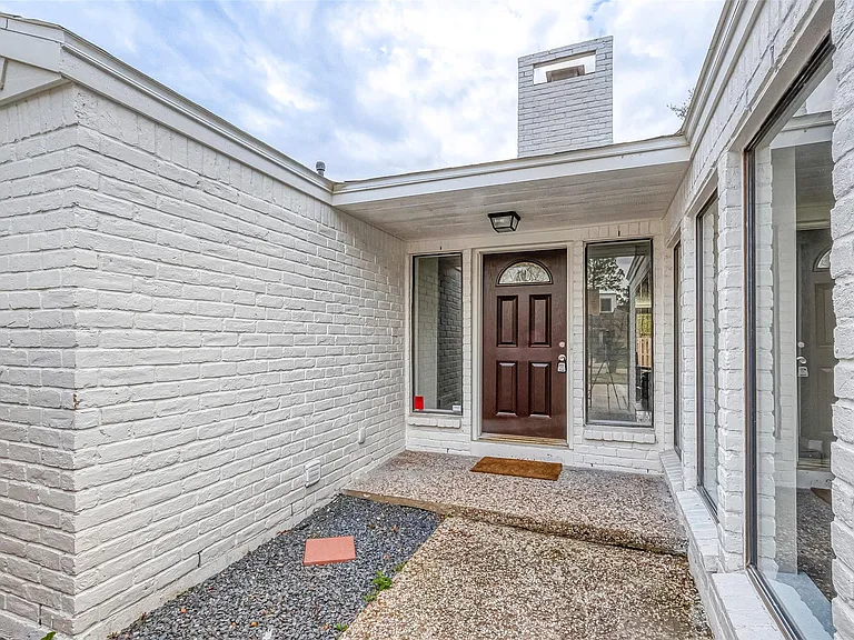 6107 Sanford Rd — Photo 41