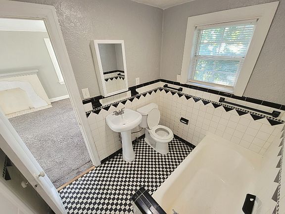 2nd image of 7000 NW 13th Pl #18