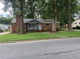 102 Homestead Dr, Colonial Heights, VA 23834