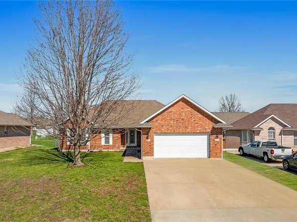 417 E College St, Odessa, MO 64076