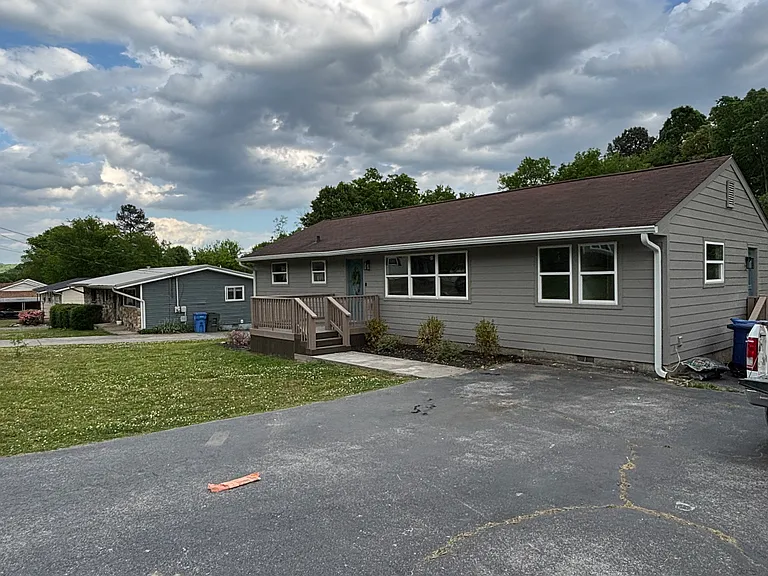 1438 Ely Rd — Photo 1