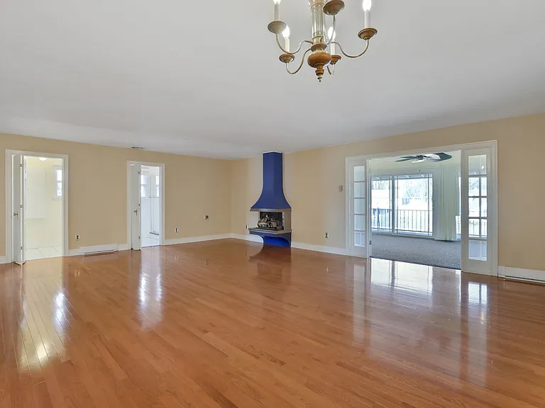 411 Albany Ave #2 — Photo 4