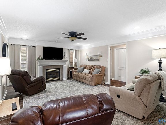 3rd image of 1001 Aspen Dr SW
