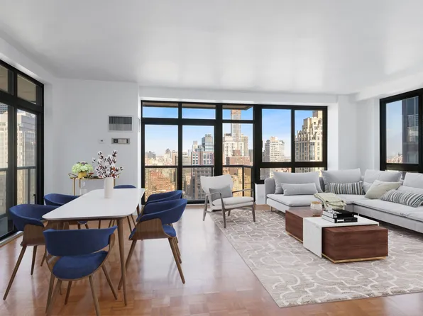 100 United Nations Plaza image 1 of 12