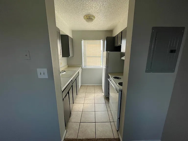 Courtyard Apartments — Photo 6