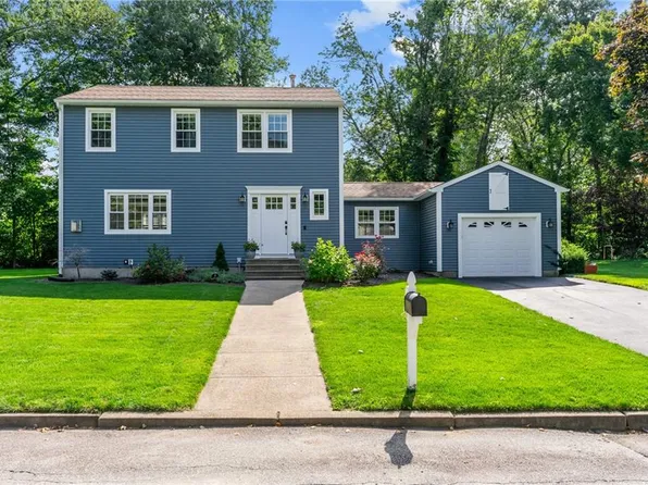 9 Morningside Ct, Cranston, RI 02921