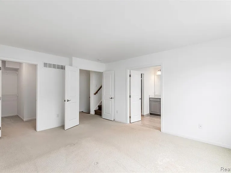 2769 Ashcombe Dr — Photo 33