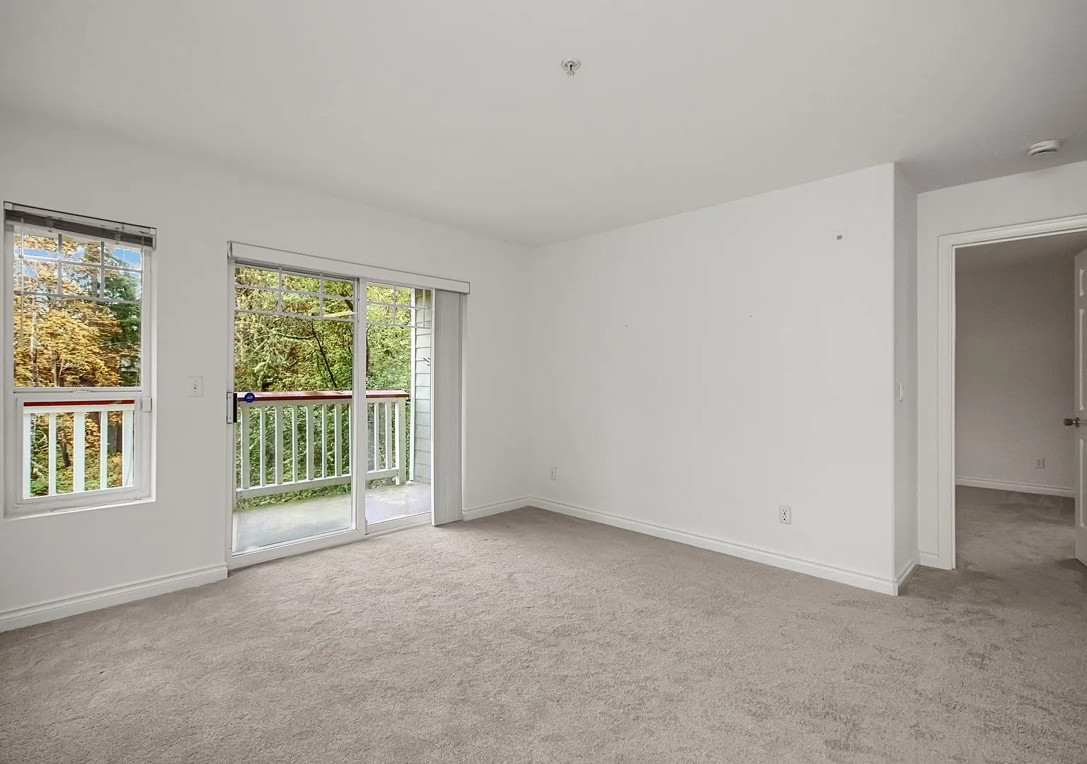 18501 SE Newport Way — Photo 4
