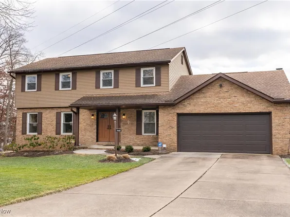 2426 Bur Oak St NE, Canton, OH 44705