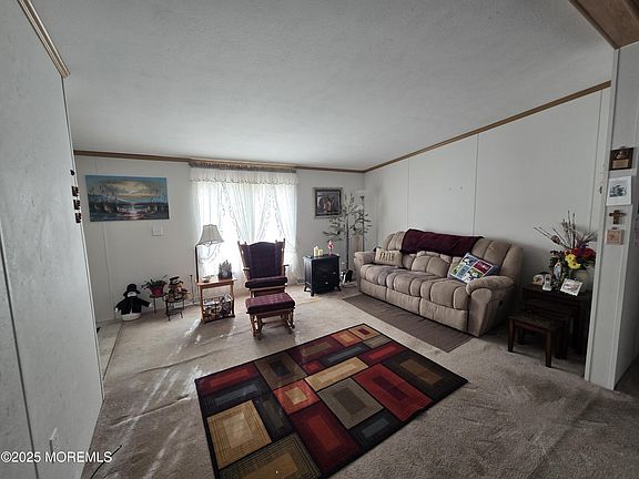 5th image of 703 Evergreen Court