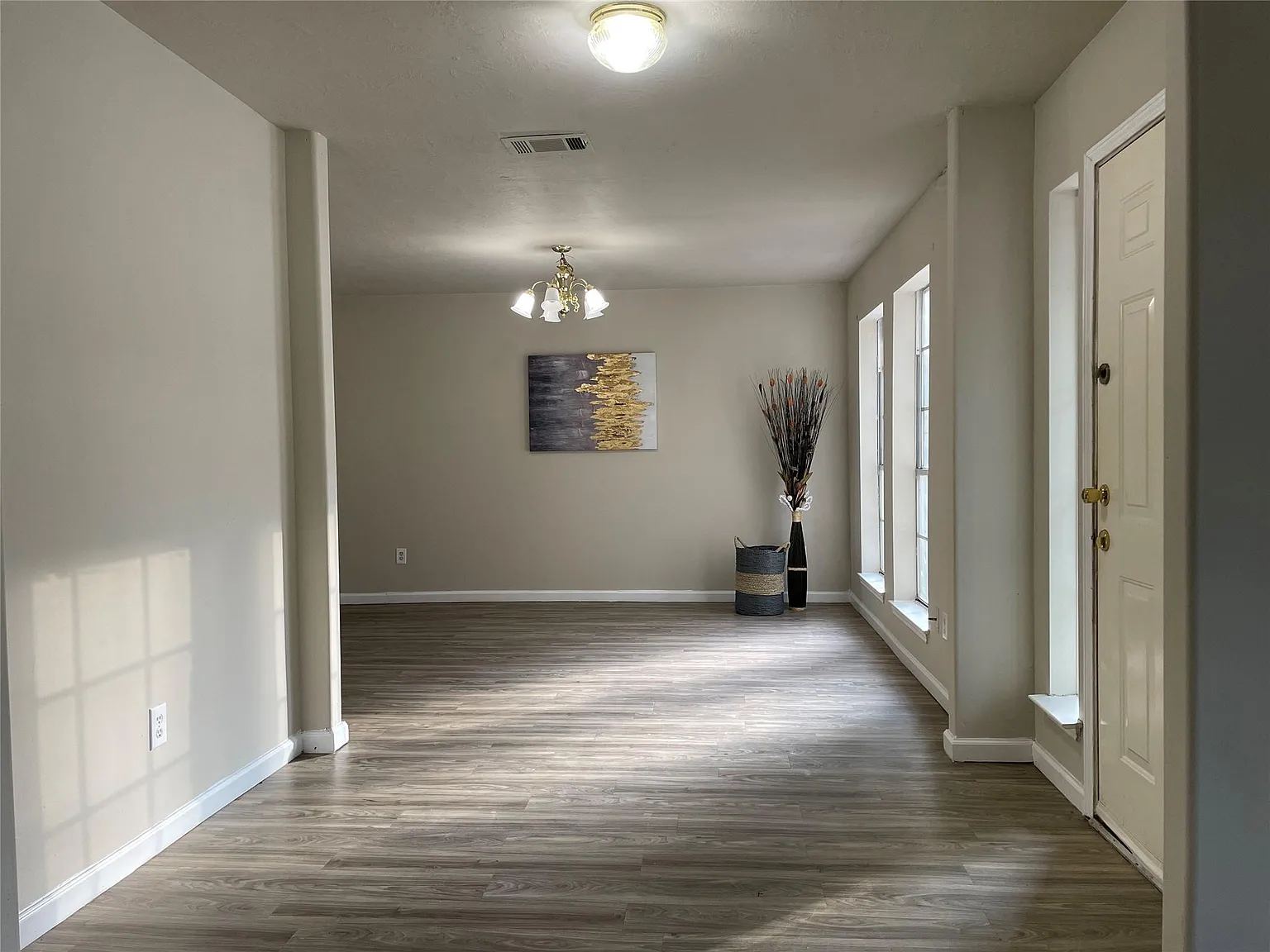 4 bed, 2.5 bath, 2275 sqft, $2,150 — Photo 3