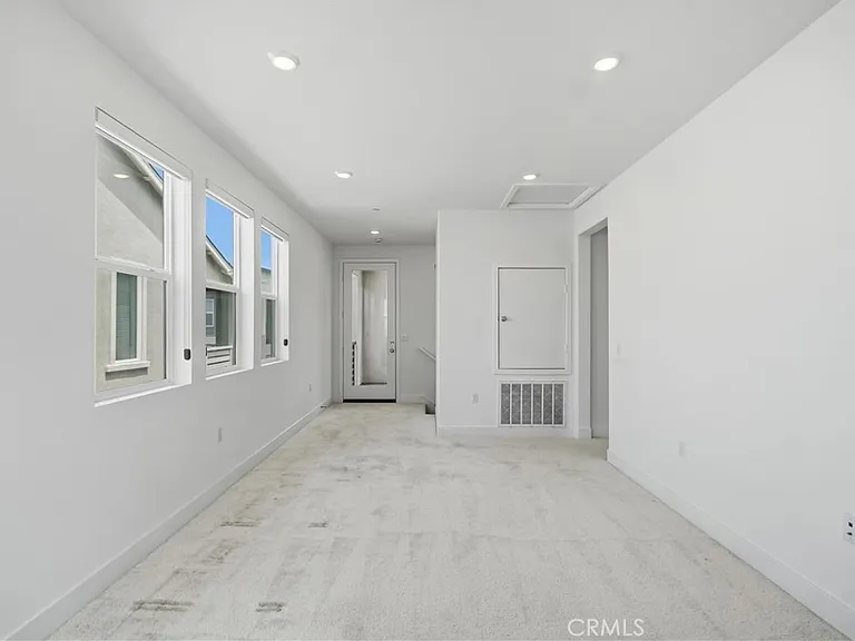 208 Yerba — Photo 35