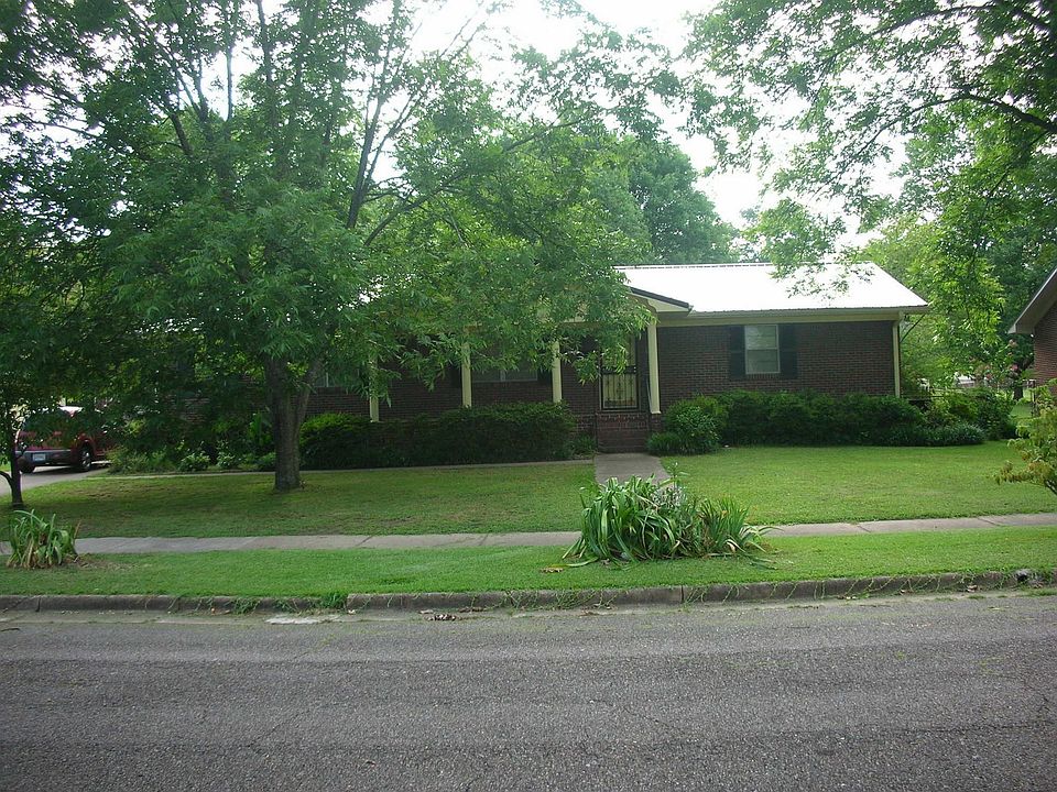 2nd image of 102 Cleveland Ct