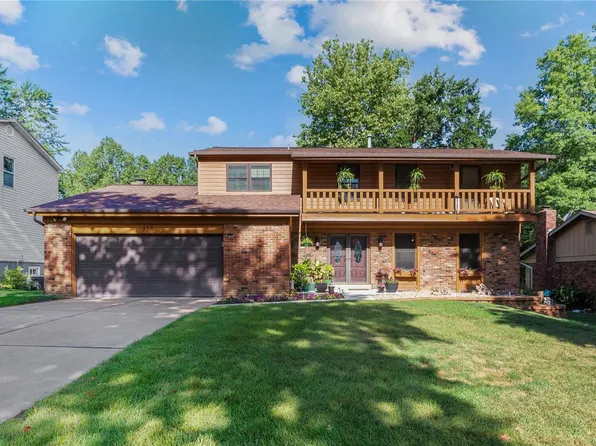 338 Clayton Oaks Dr, Ballwin, MO 63011