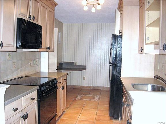 4th image of 500 High Point Dr APT 605