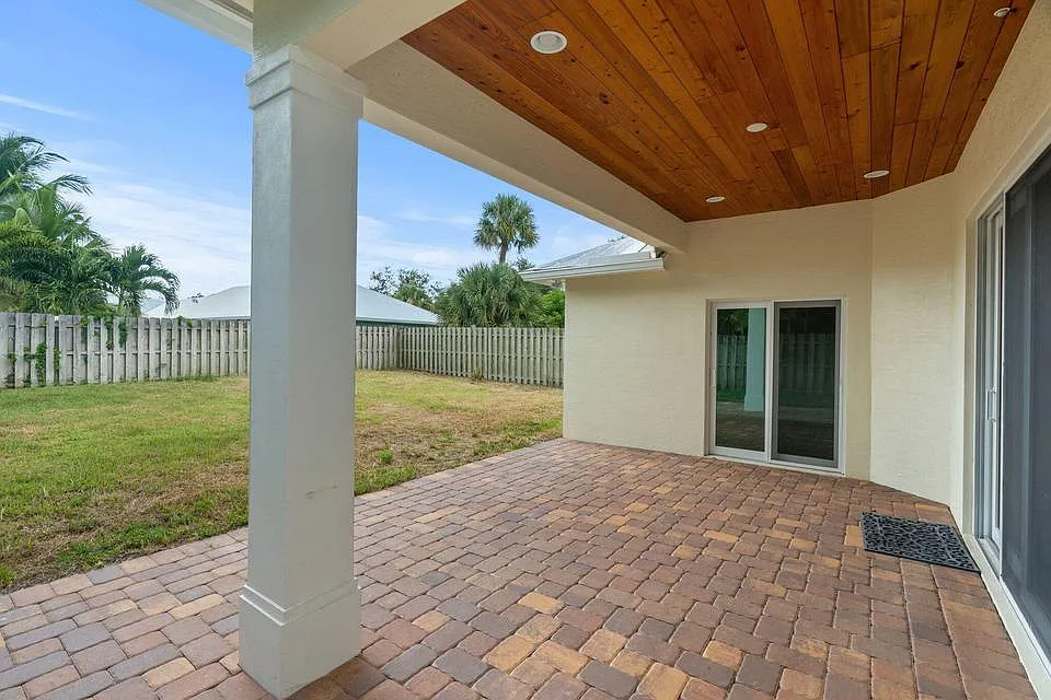 4 bed, 2033 sqft, $4,800 — Photo 3