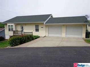 4220 Parkview Dr, Blair, NE 68008