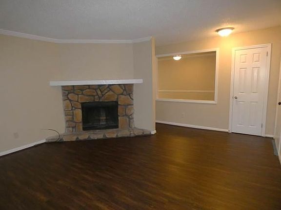3rd image of 909 Chapel Creek Dr