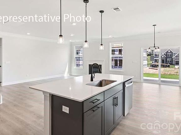 5th image of 7513 Bainbridge Rd