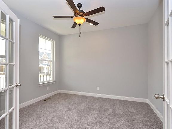5th image of 529 Cotillion Dr