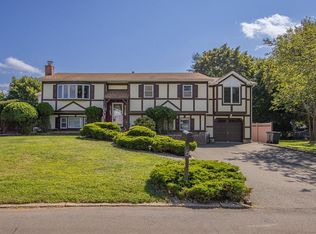 6 Parkwood Dr, Garnerville, NY 10923