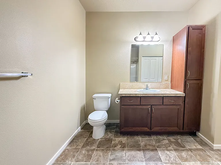 Catron Apartments - 1-3 Bedrooms 2 Bathrooms with In Unit Washer/Dryer and Internet — Photo 55