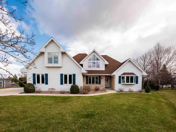 63 Westfield Cir, Fond Du Lac, WI 54935
