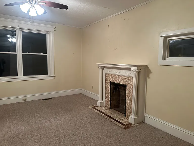 447 E Erie St — Photo 7